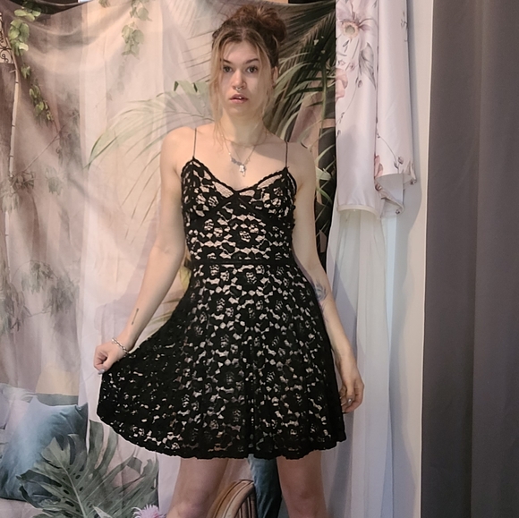 Zara Lace Skater Dress - Picture 9 of 9